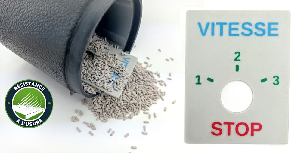 Test d'abrasion sur une plaque de signalétique technique